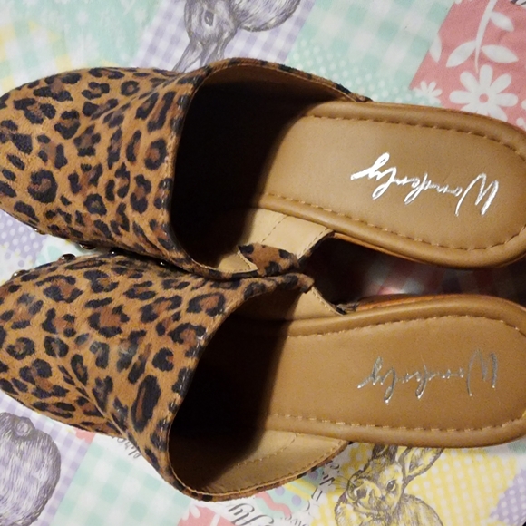 Cheeta print clogs size 7 ½ - Picture 4 of 4